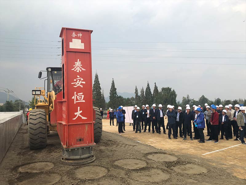裝載機(jī)液壓夯實(shí)機(jī) 裝載機(jī)液壓夯實(shí)機(jī)